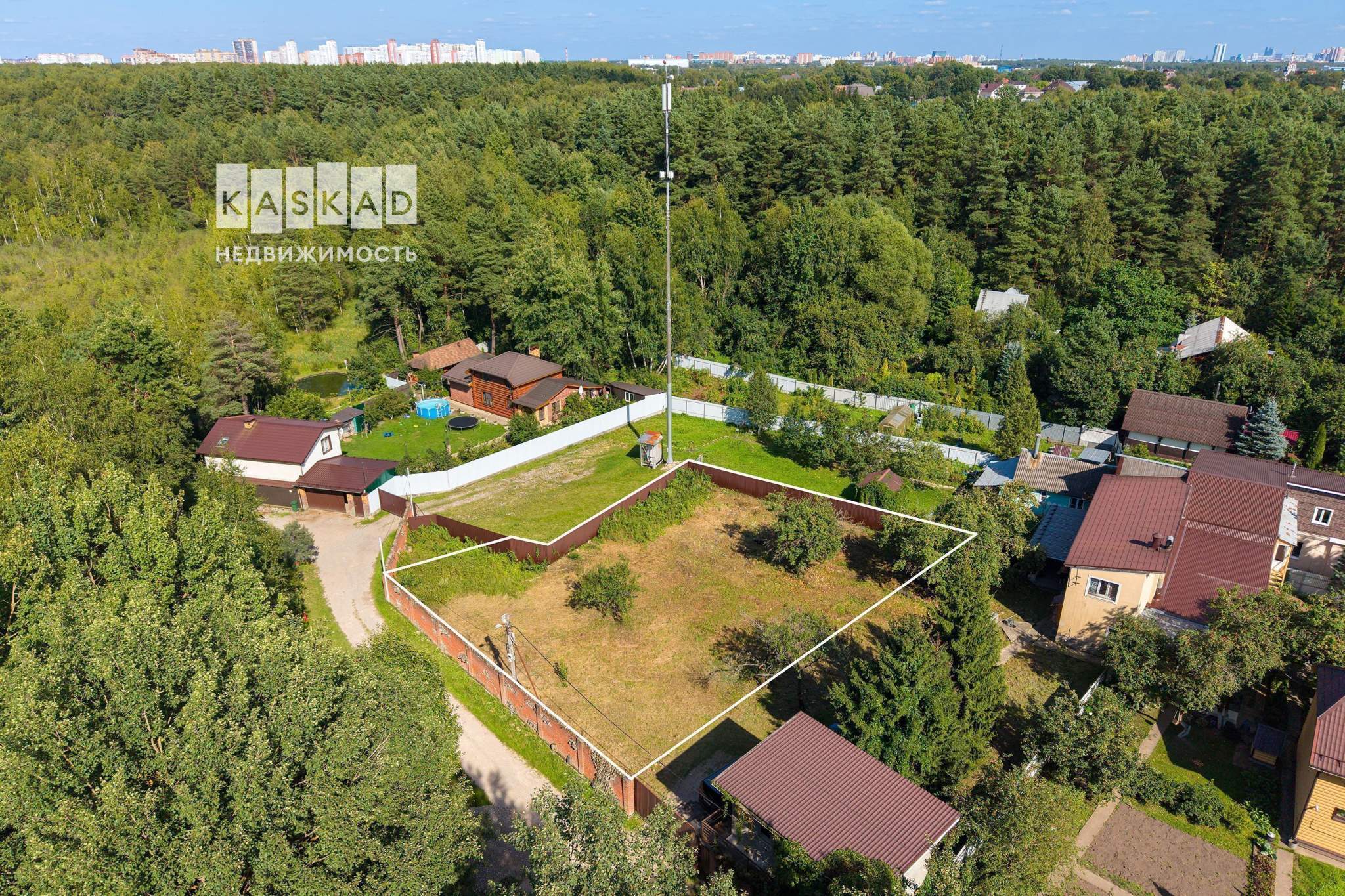 Продам земельный участок 1000 м.кв.