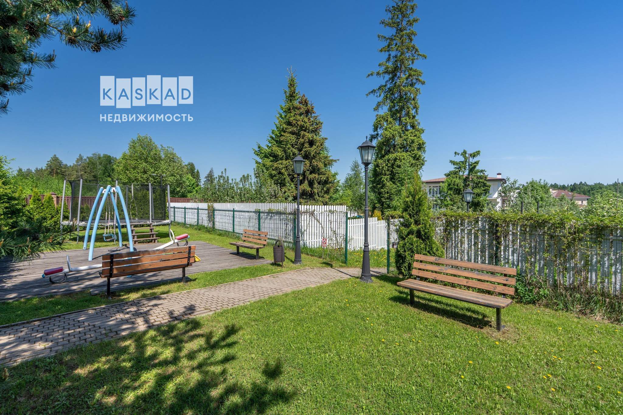 Продам земельный участок 1800 м.кв.