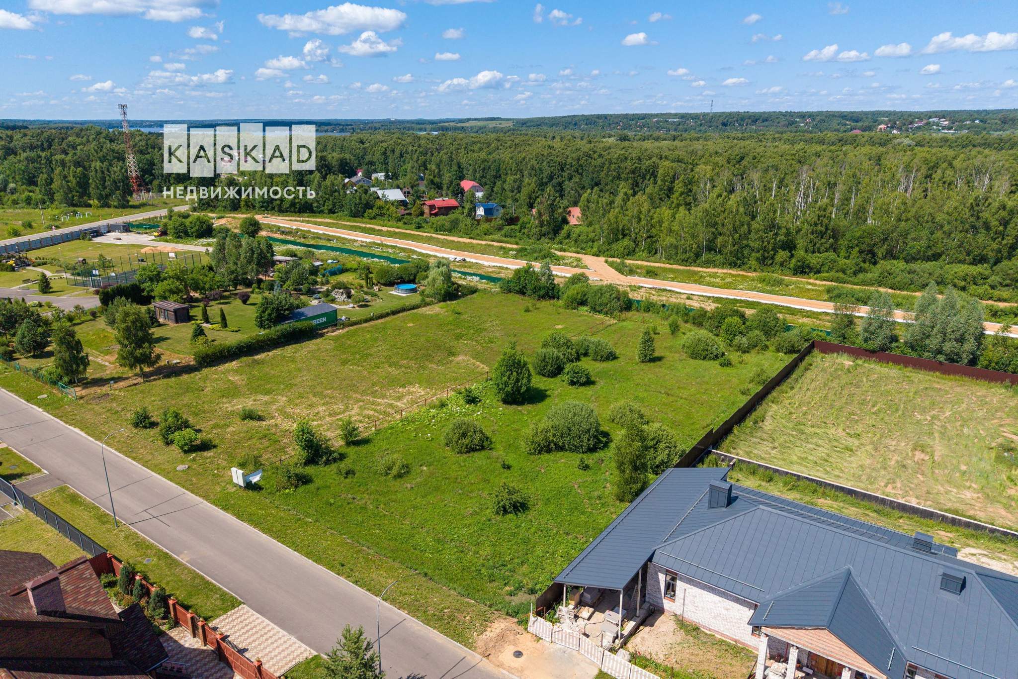 Продам земельный участок 2000 м.кв.