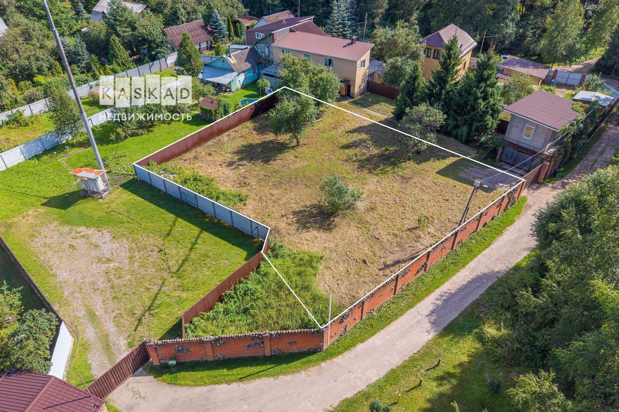 Продам земельный участок 1000 м.кв.