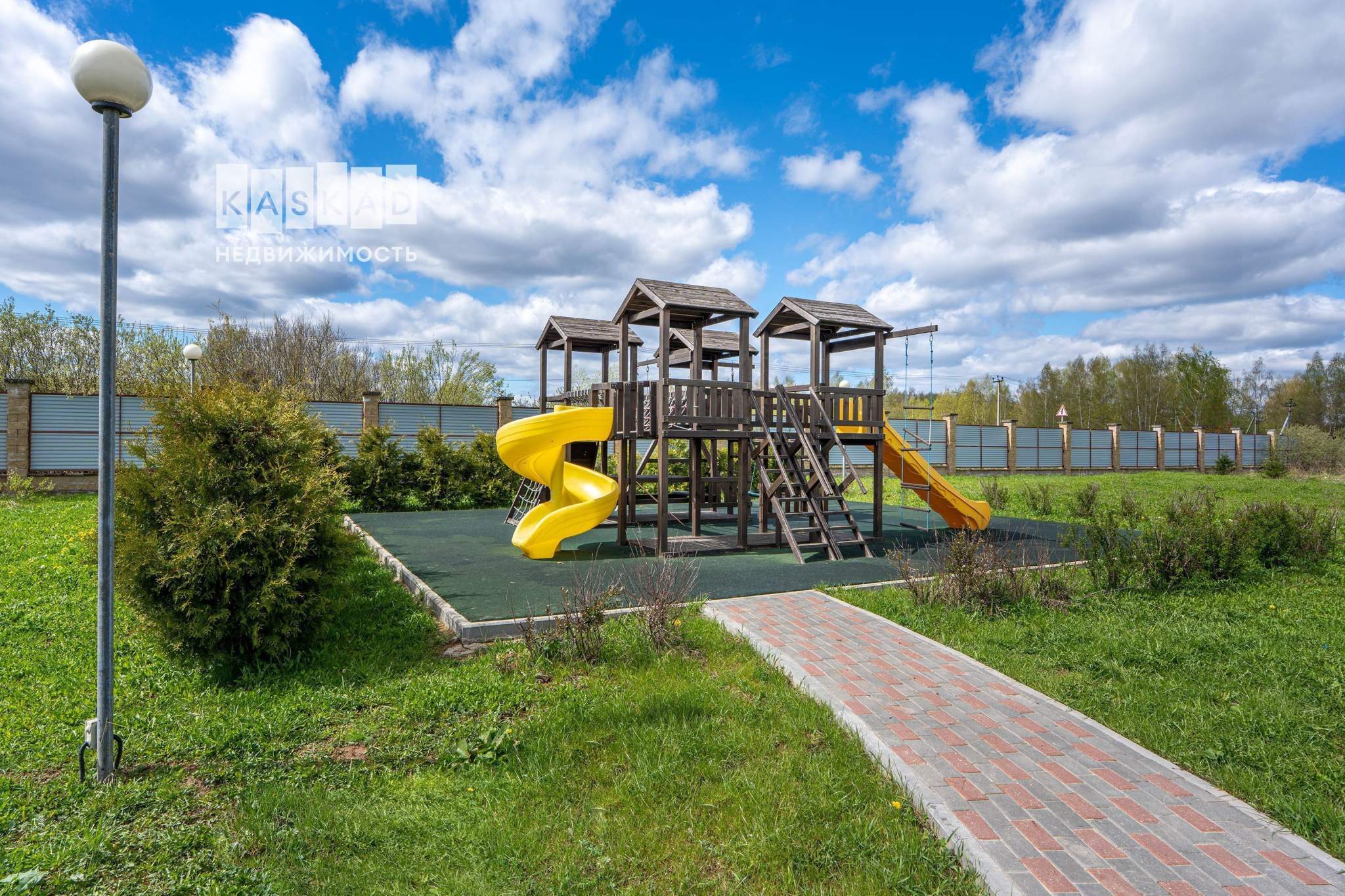 Продам земельный участок 1500 м.кв.