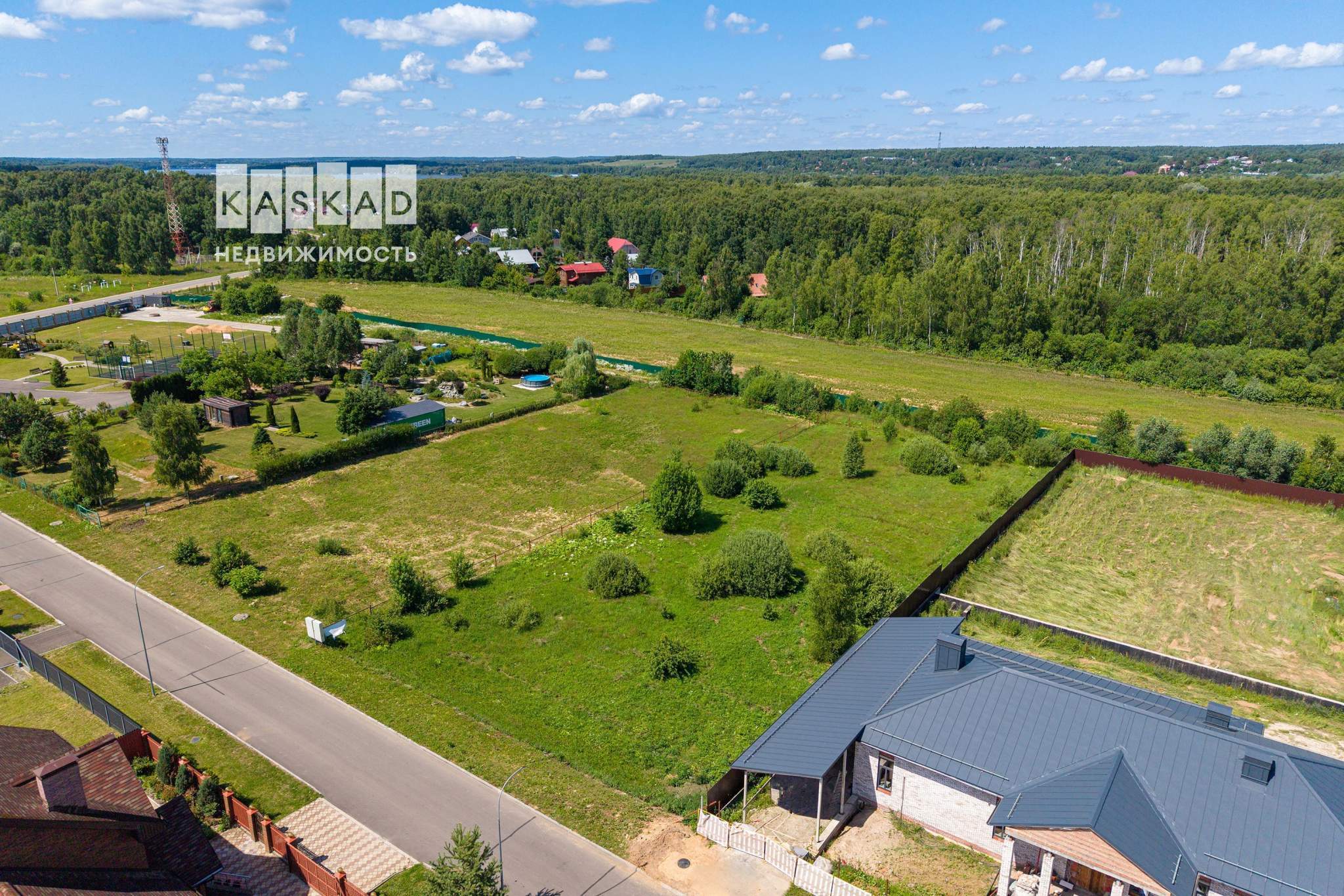 Продам земельный участок 1500 м.кв.
