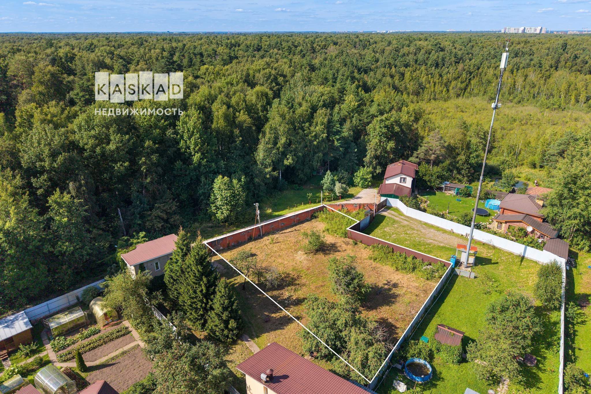 Продам земельный участок 1000 м.кв.