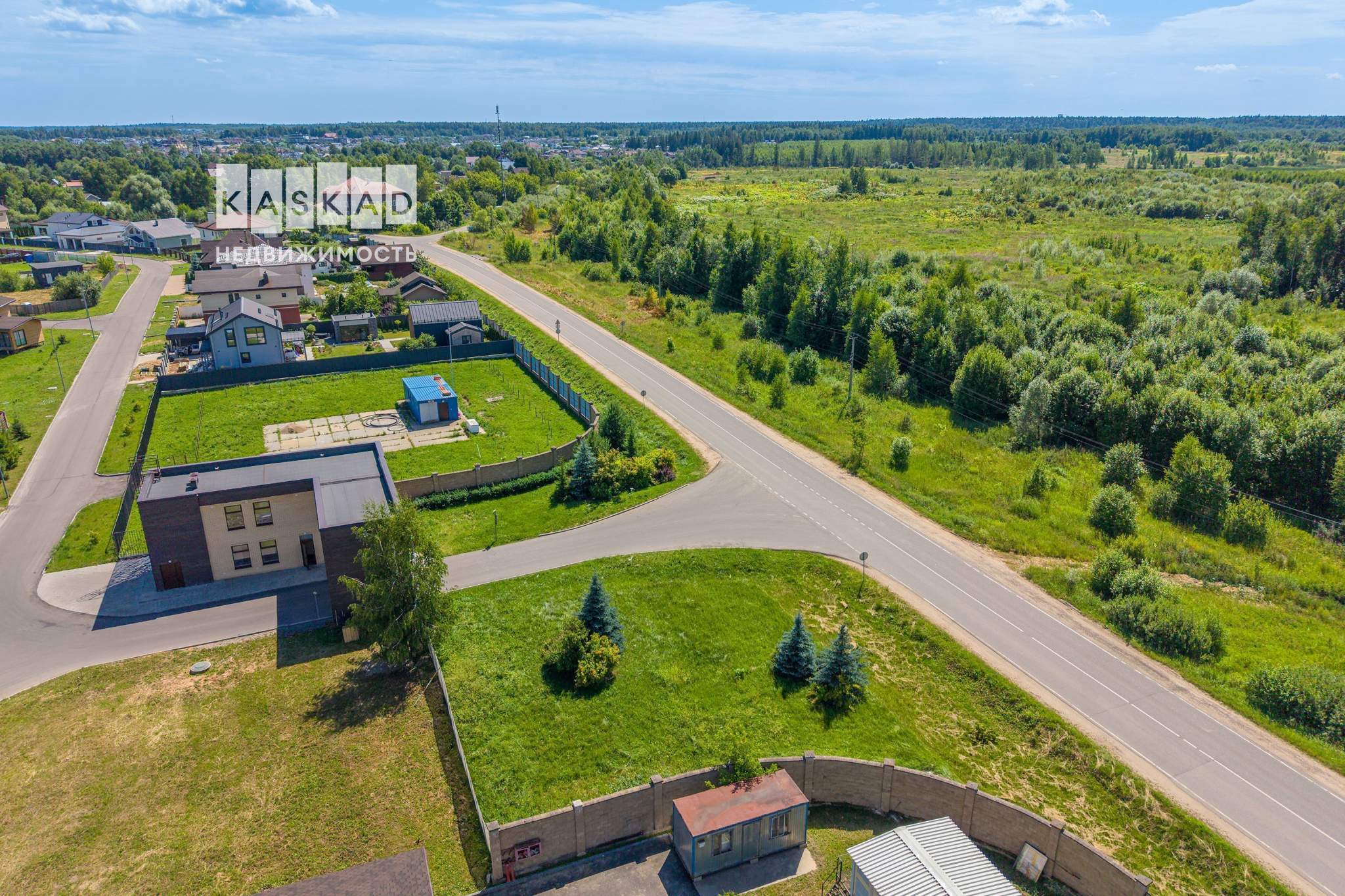 Продам земельный участок 1400 м.кв.