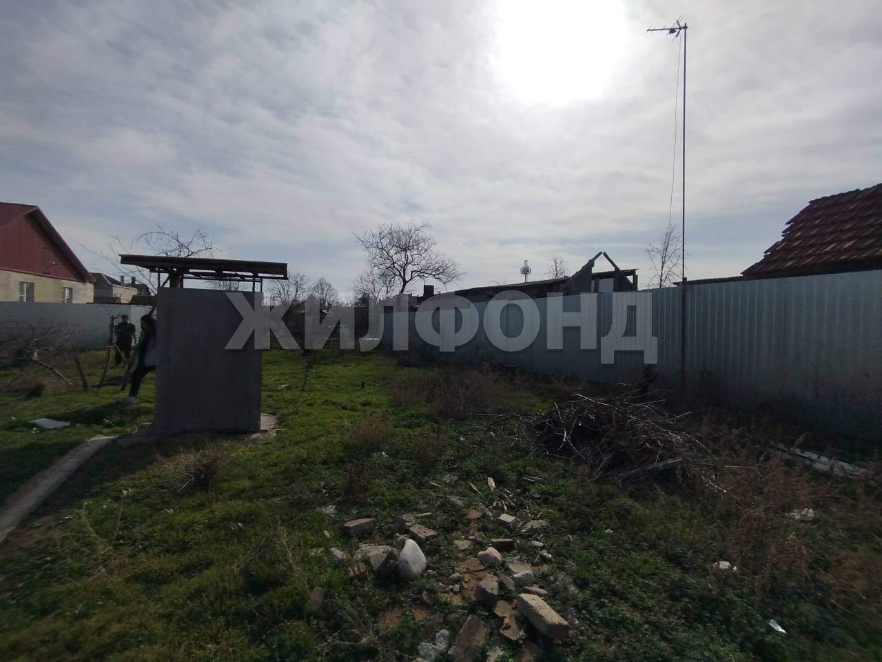 Продам земельный участок 700 м.кв.