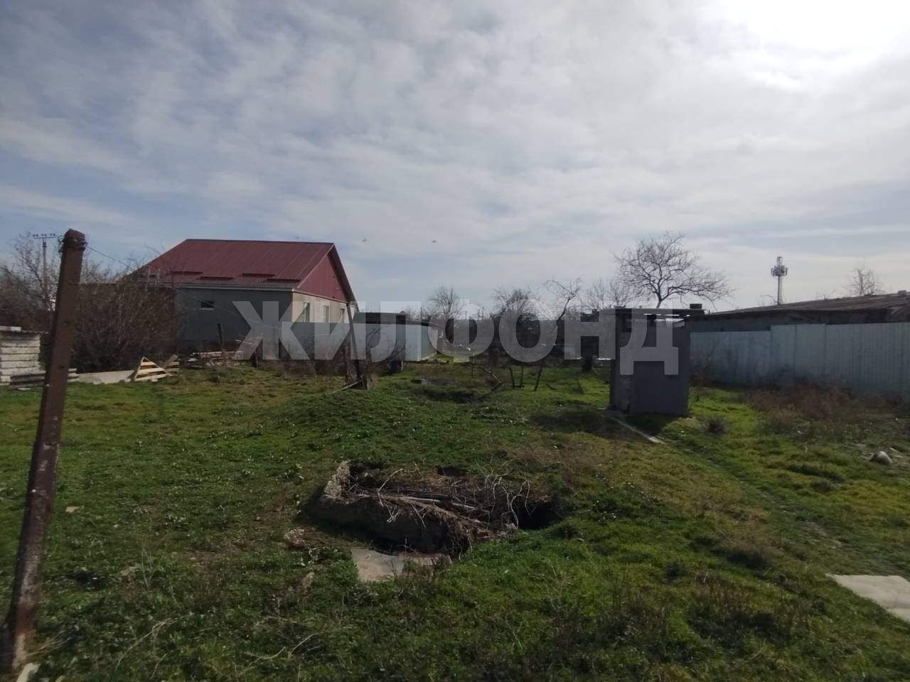 Продам земельный участок 700 м.кв.