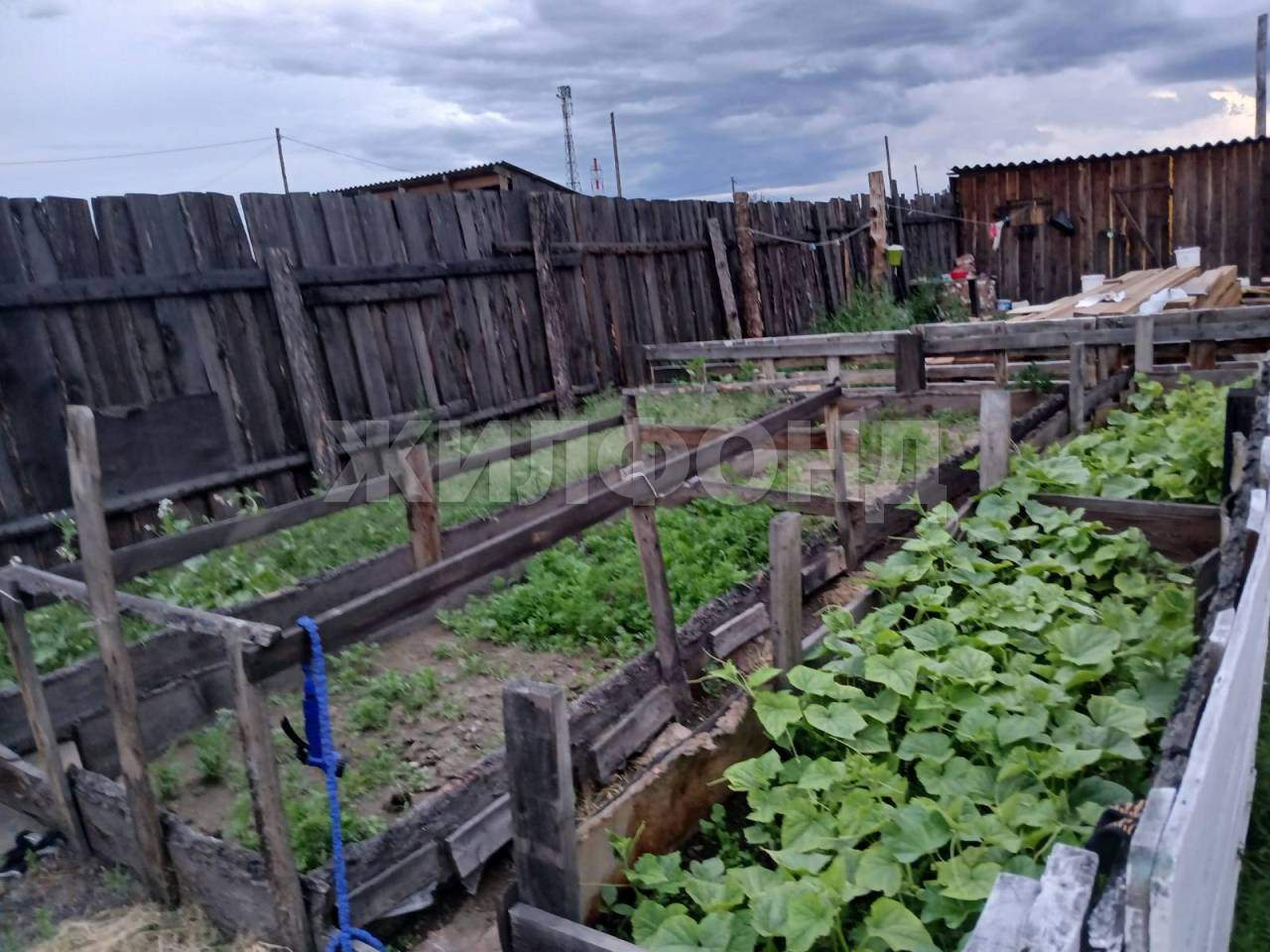 Продам земельный участок 748 м.кв.