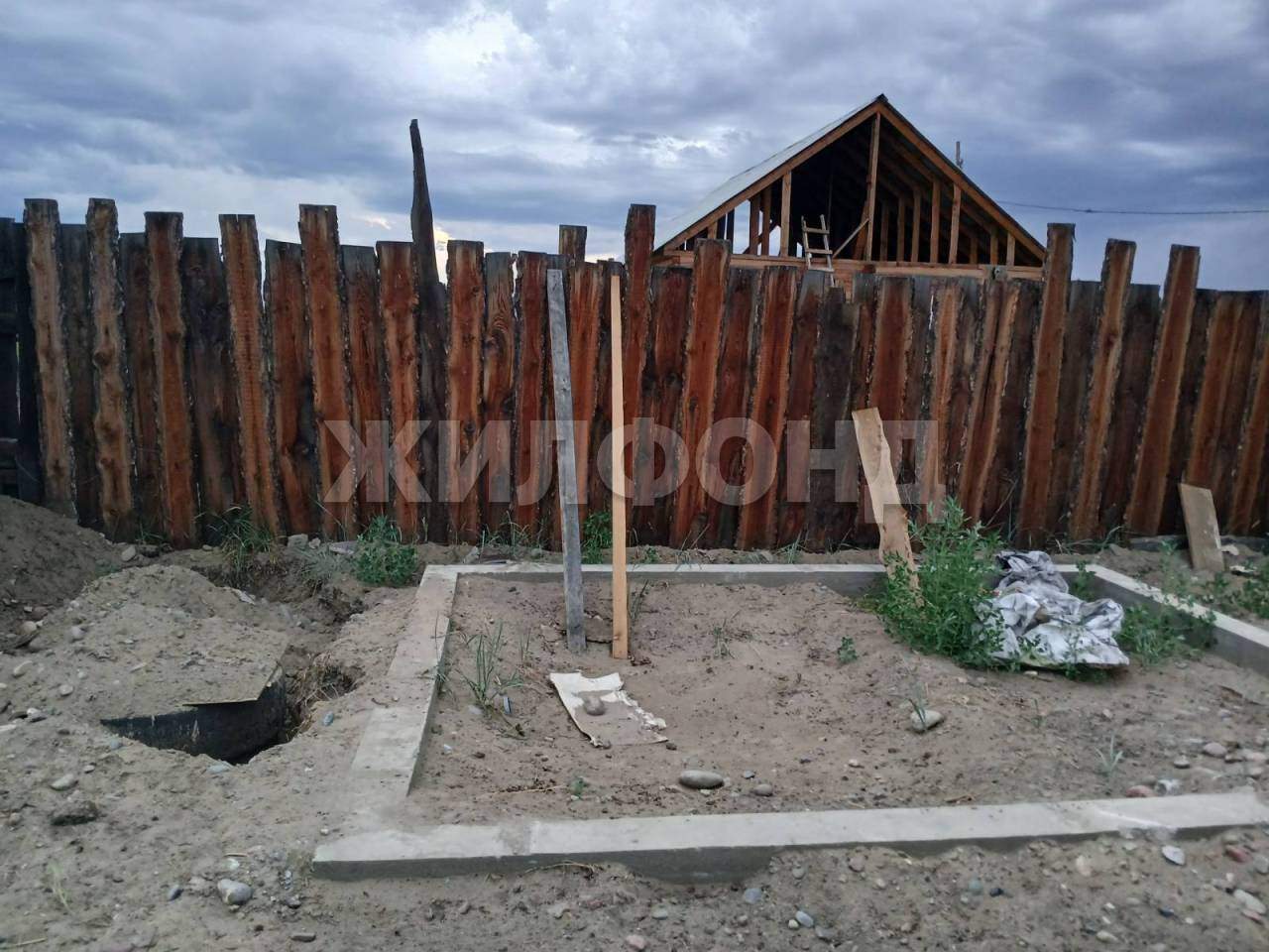 Продам земельный участок 748 м.кв.