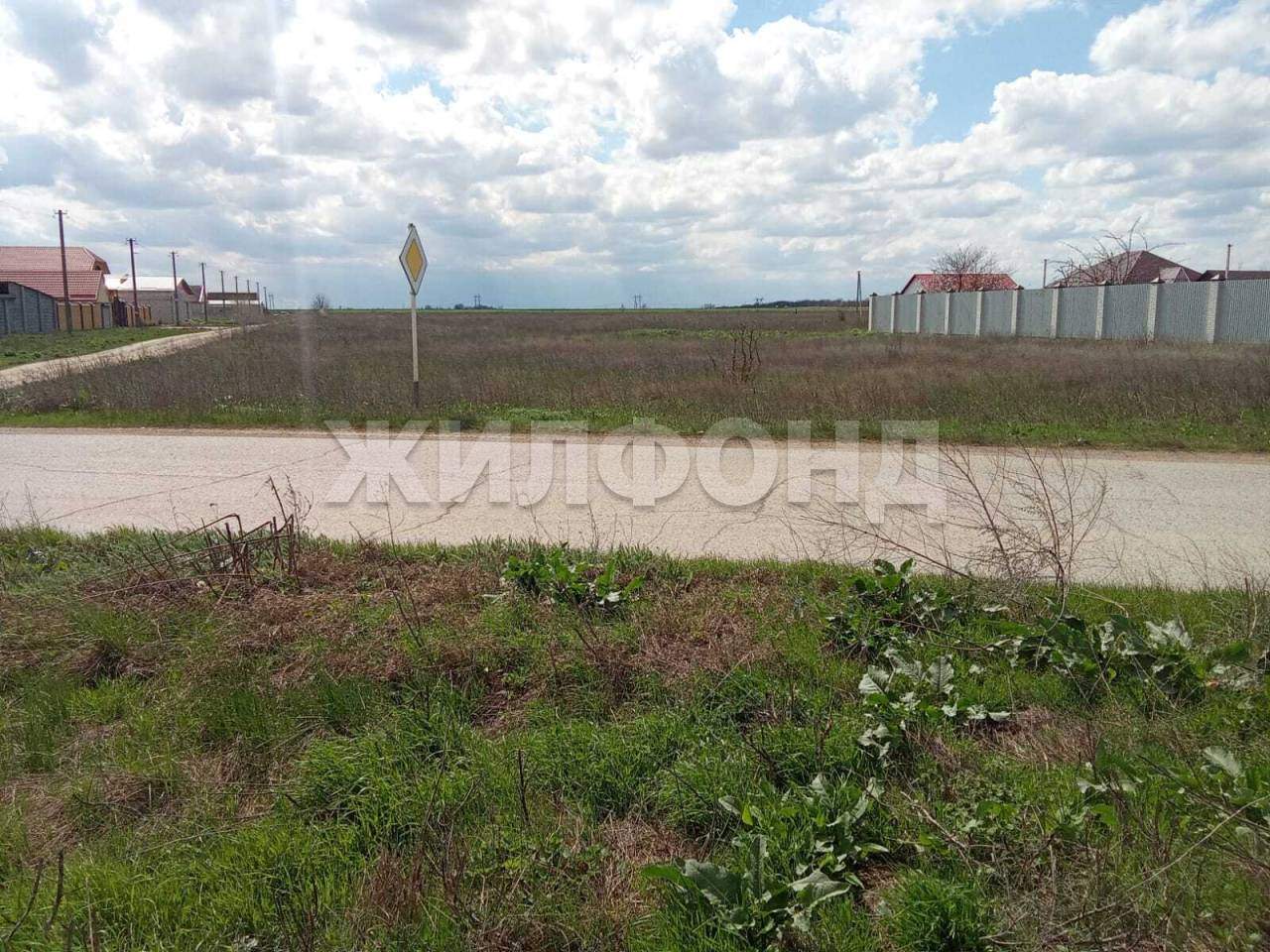 Продам земельный участок 1700 м.кв.