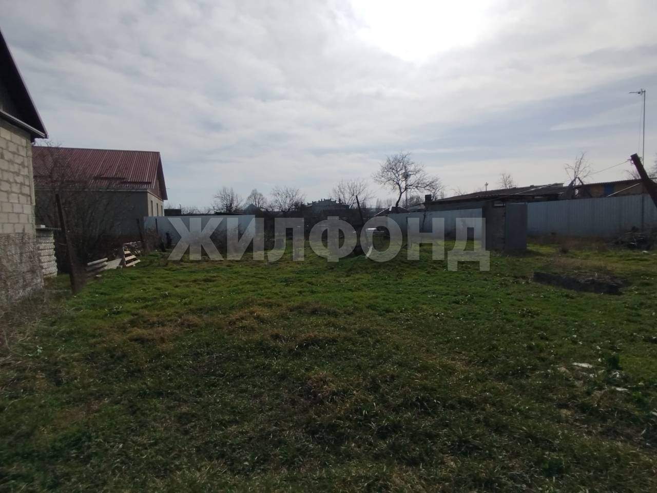 Продам земельный участок 700 м.кв.