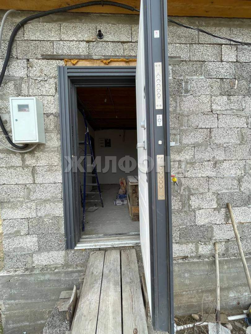 Продам земельный участок 1200 м.кв.