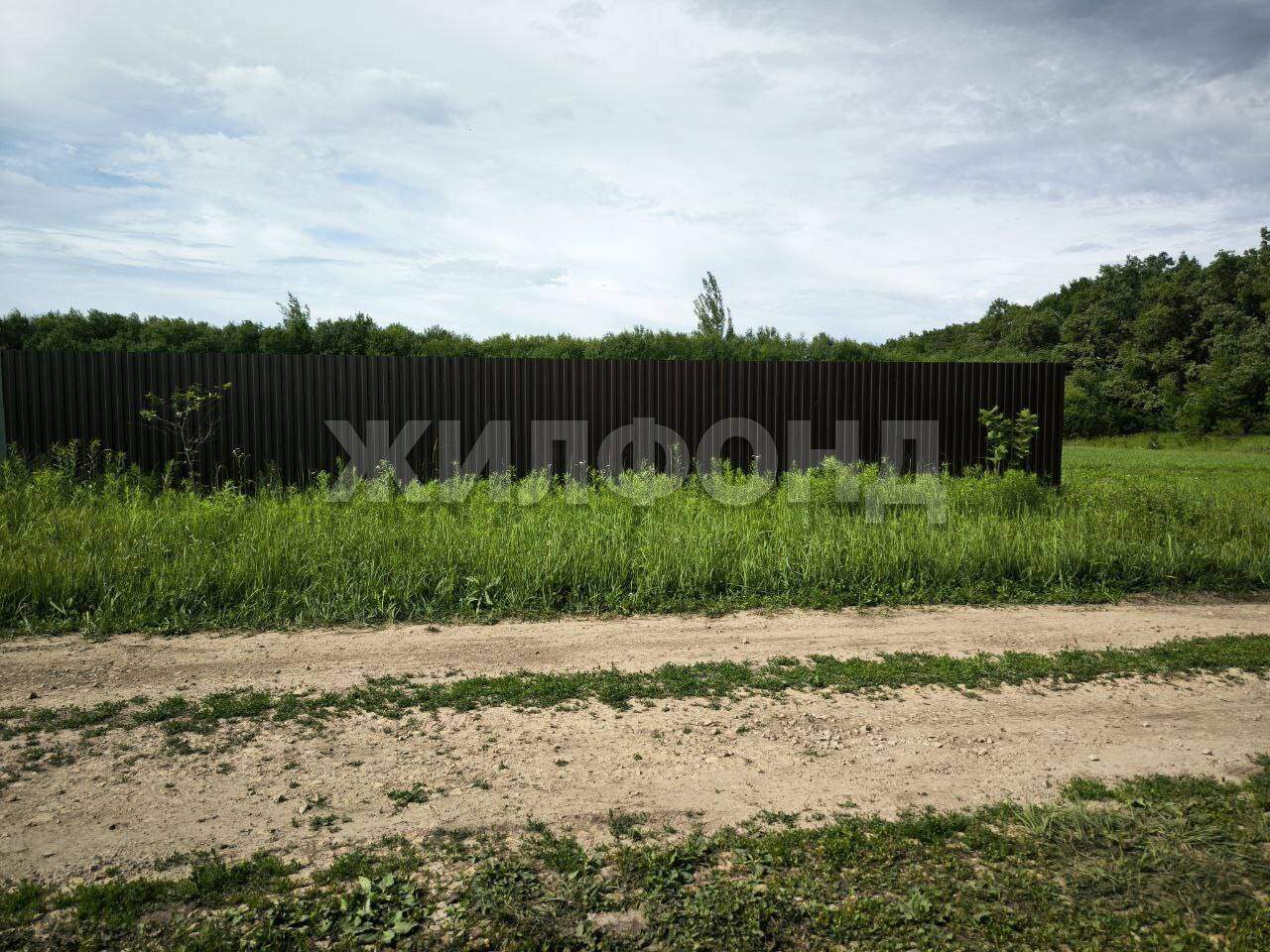 Продам земельный участок 1700 м.кв.