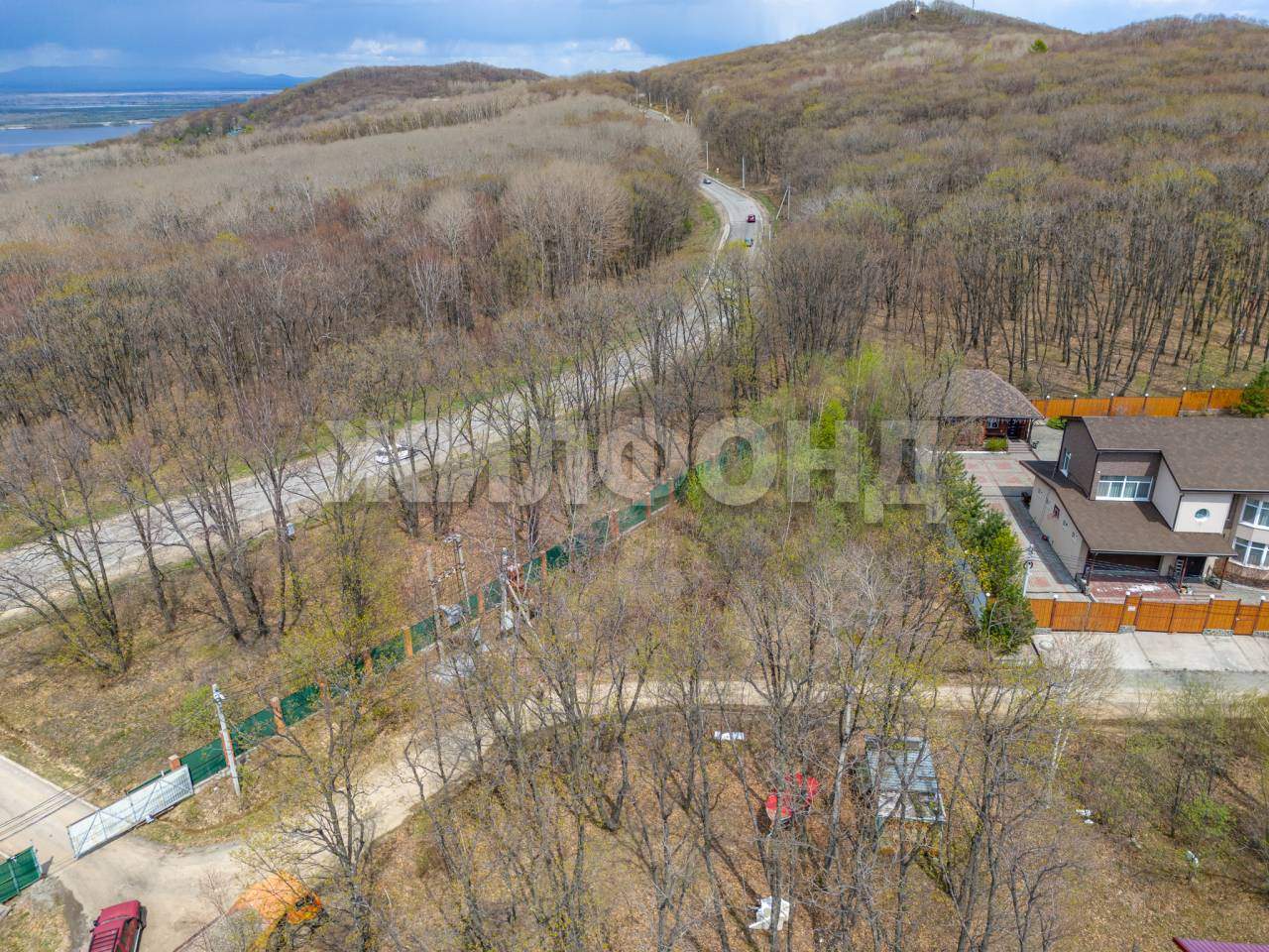Продам земельный участок 1700 м.кв.