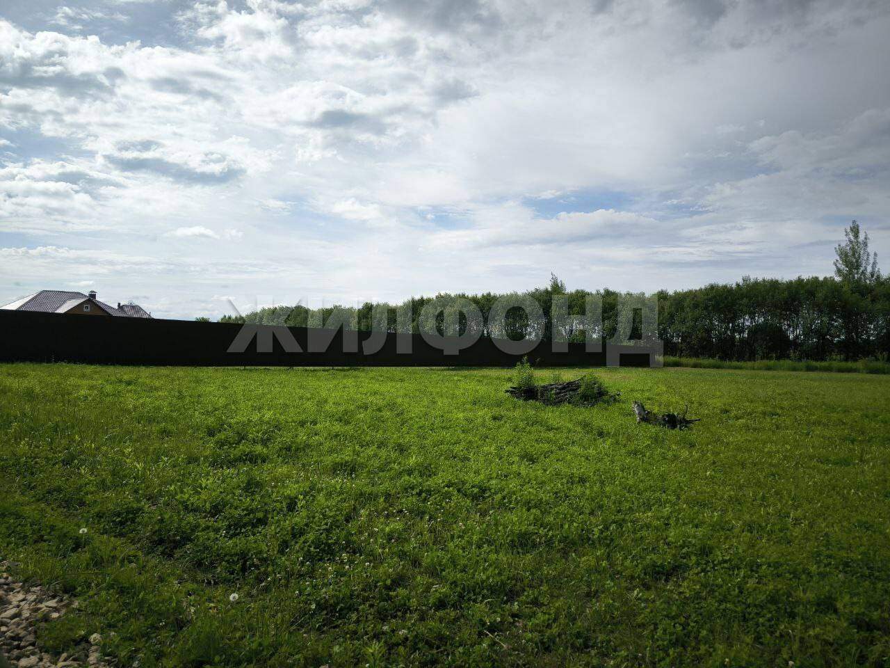 Продам земельный участок 1700 м.кв.