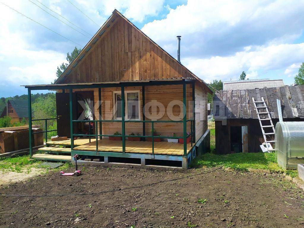 Продам земельный участок 1300 м.кв.