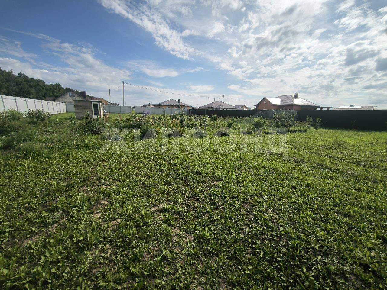 Продам земельный участок 1700 м.кв.