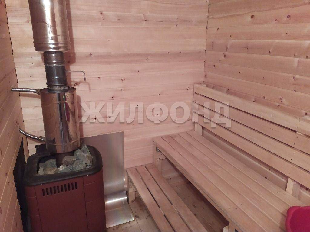 Продам земельный участок 1300 м.кв.
