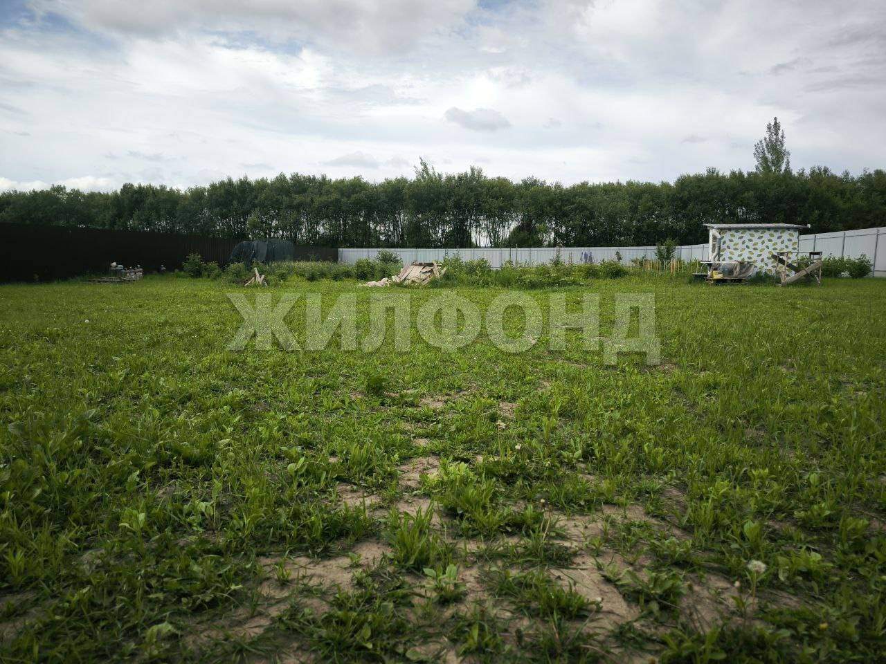 Продам земельный участок 1700 м.кв.