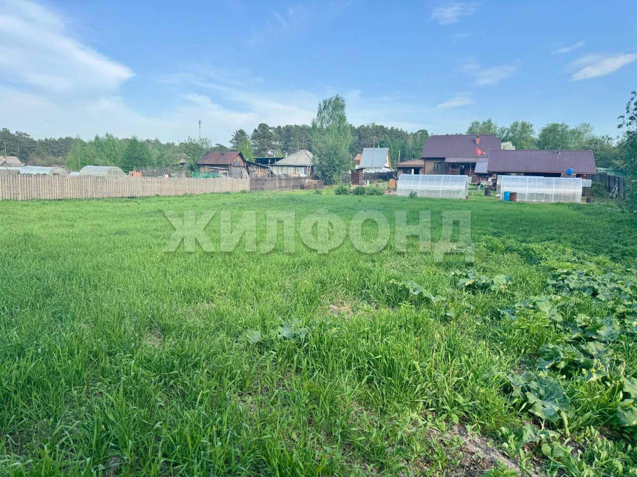 Продам земельный участок 1500 м.кв.