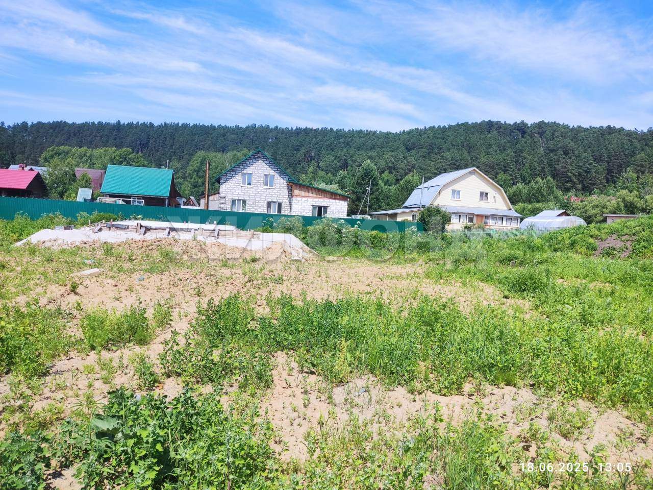 Продам земельный участок 1200 м.кв.