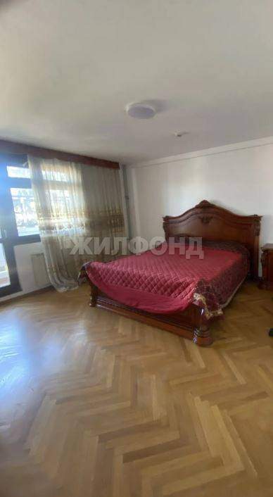 Продам земельный участок 1350 м.кв.