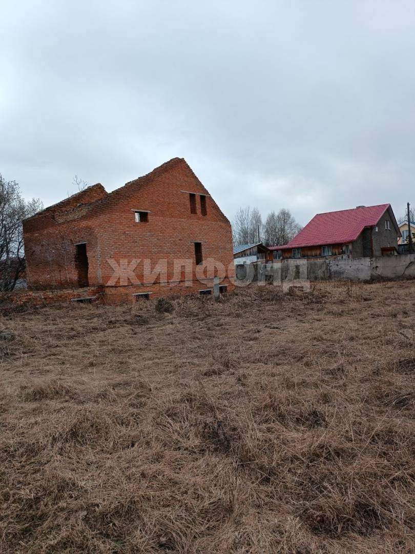 Продам земельный участок 1300 м.кв.