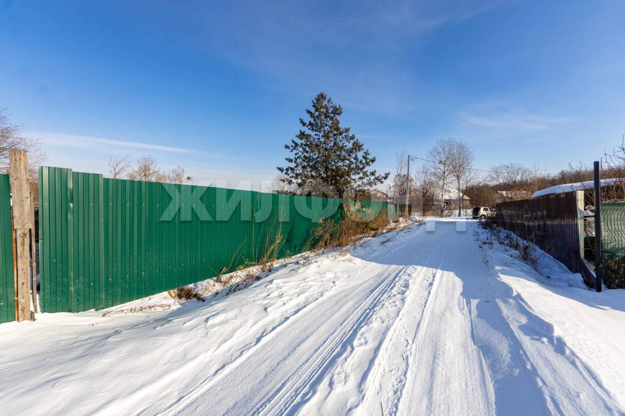 Продам земельный участок 1100 м.кв.