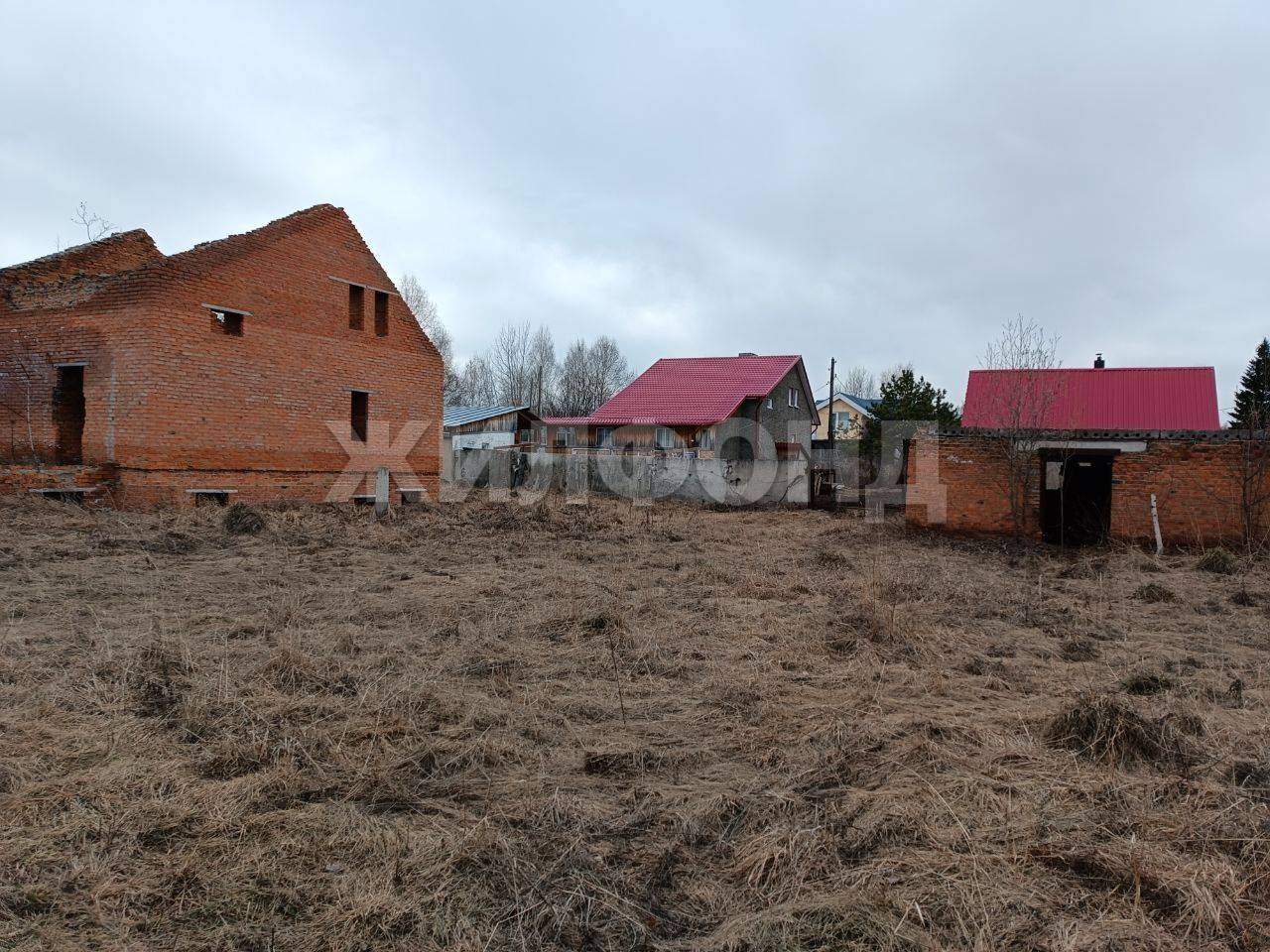 Продам земельный участок 1300 м.кв.