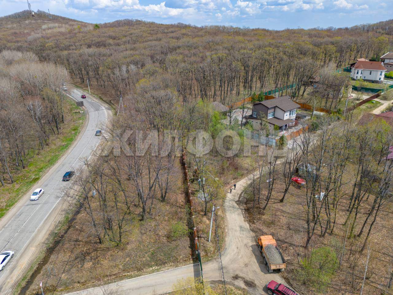 Продам земельный участок 1700 м.кв.