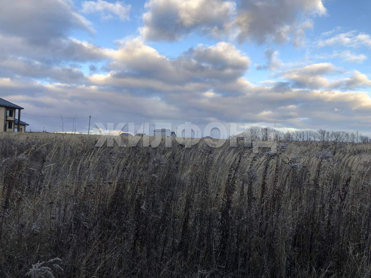 Продам земельный участок 1098 м.кв.