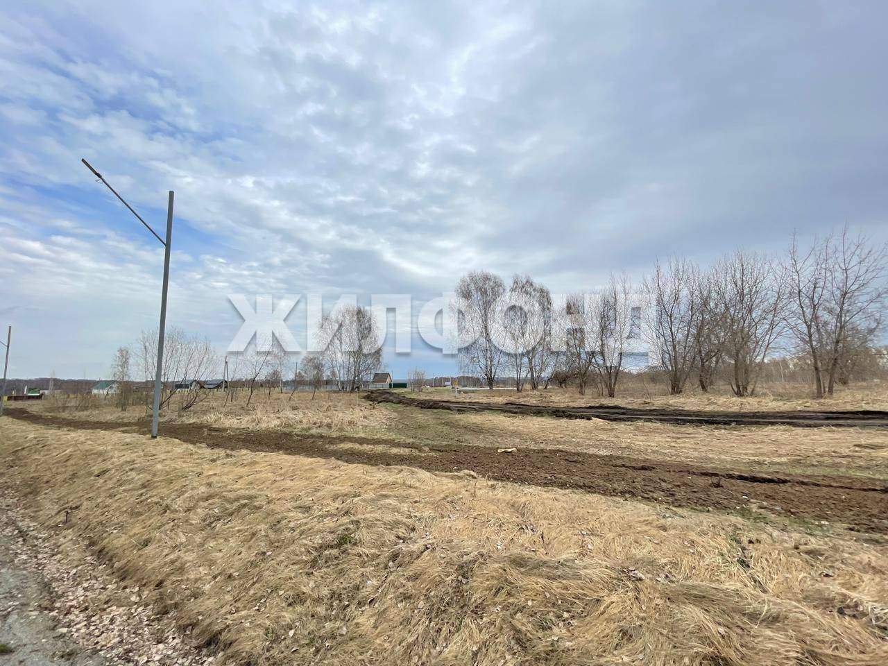 Продам земельный участок 100100 м.кв.
