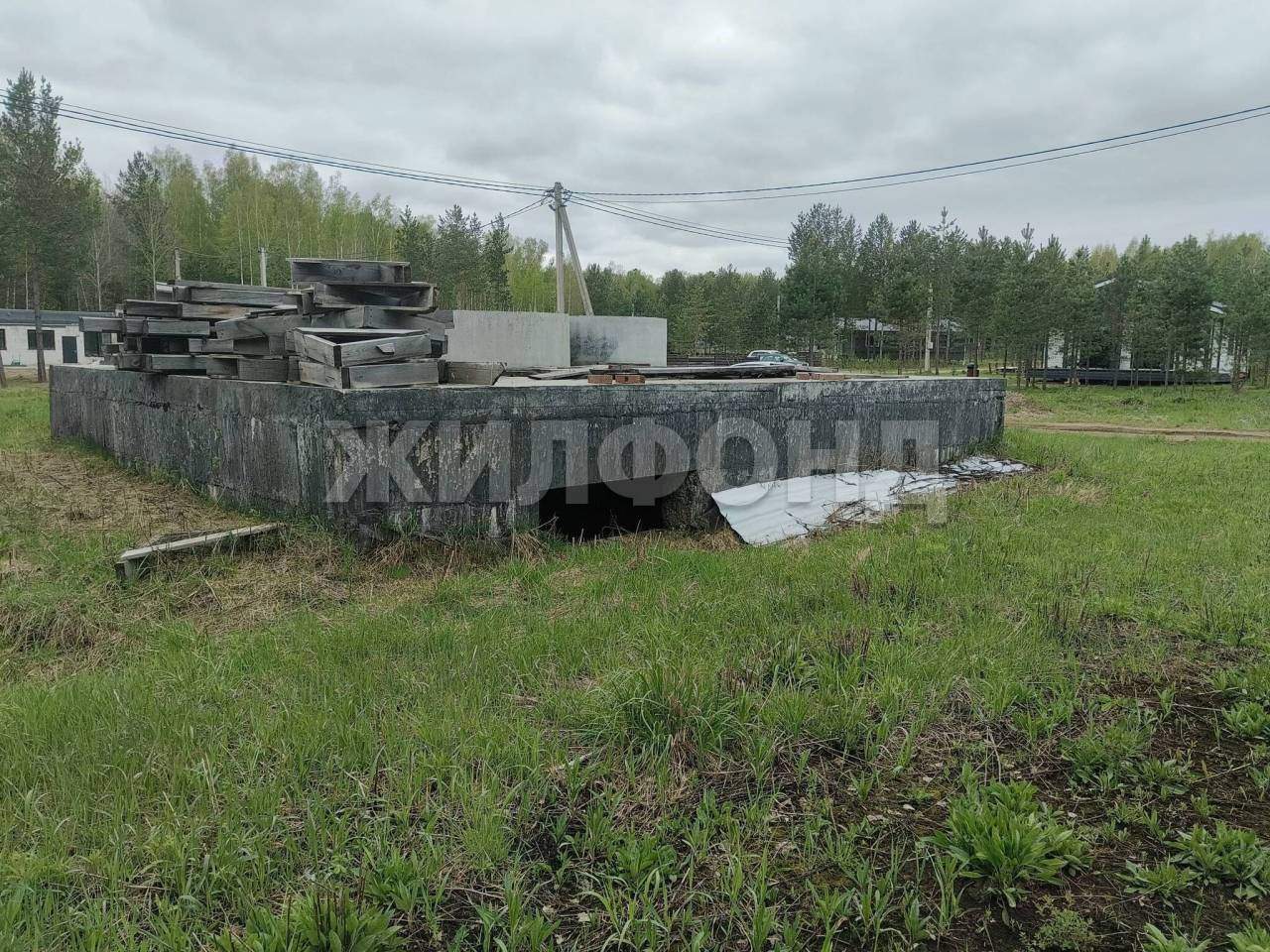 Продам земельный участок 1000 м.кв.