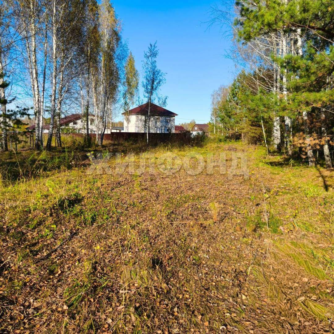 Продам земельный участок 1200 м.кв.