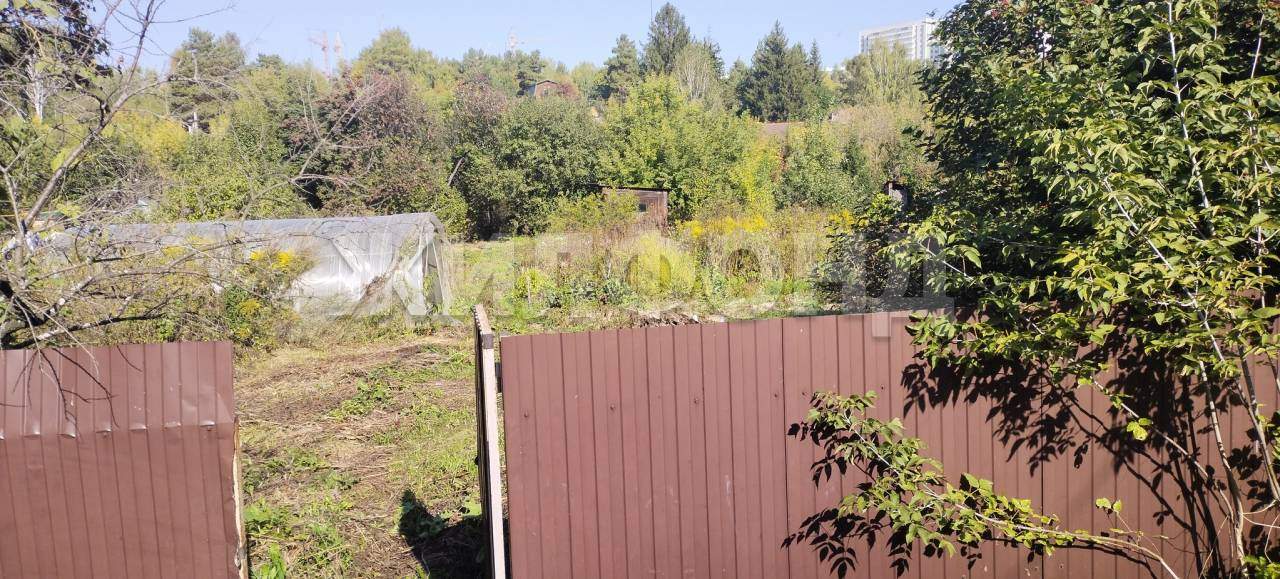 Продам земельный участок 1058 м.кв.