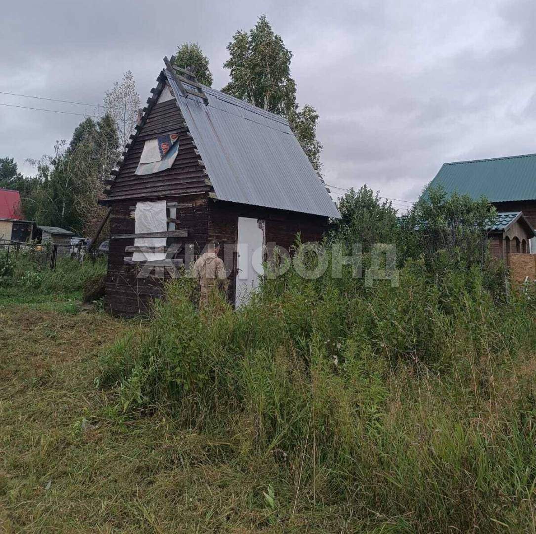 Продам земельный участок 600 м.кв.