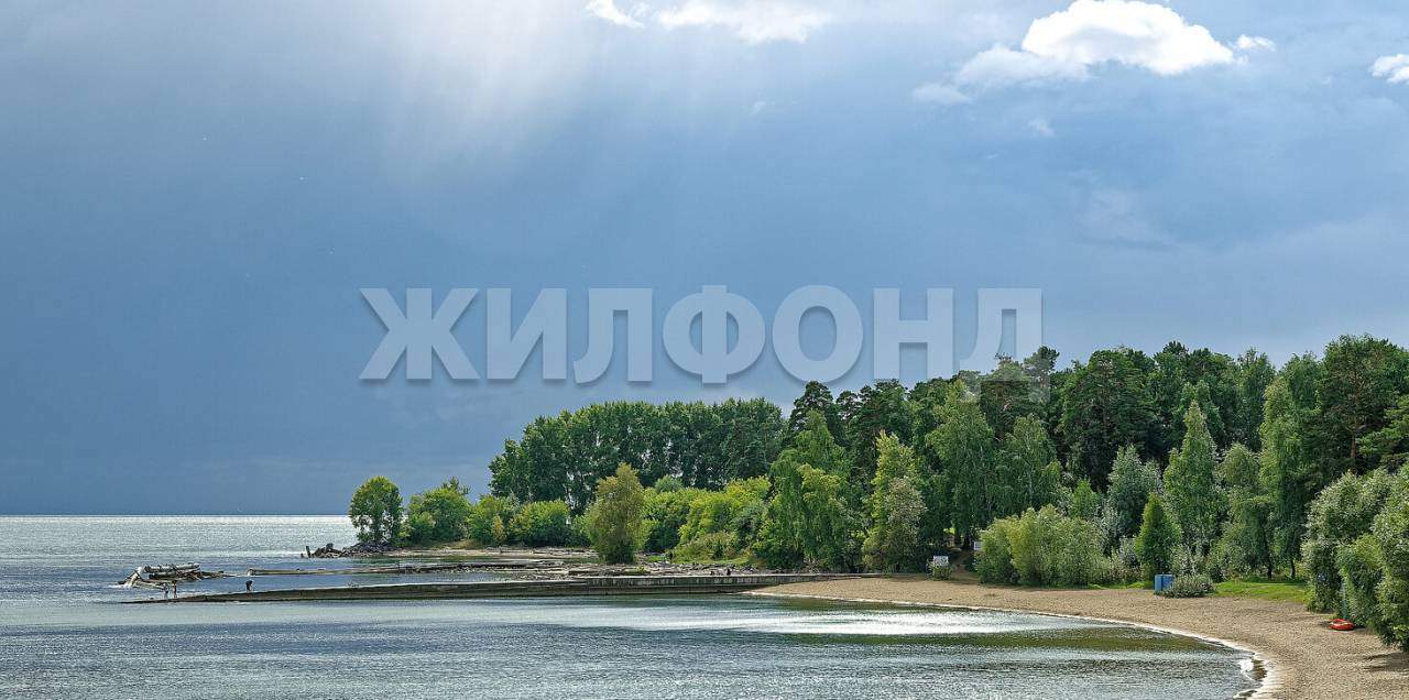Продам земельный участок 1200 м.кв.