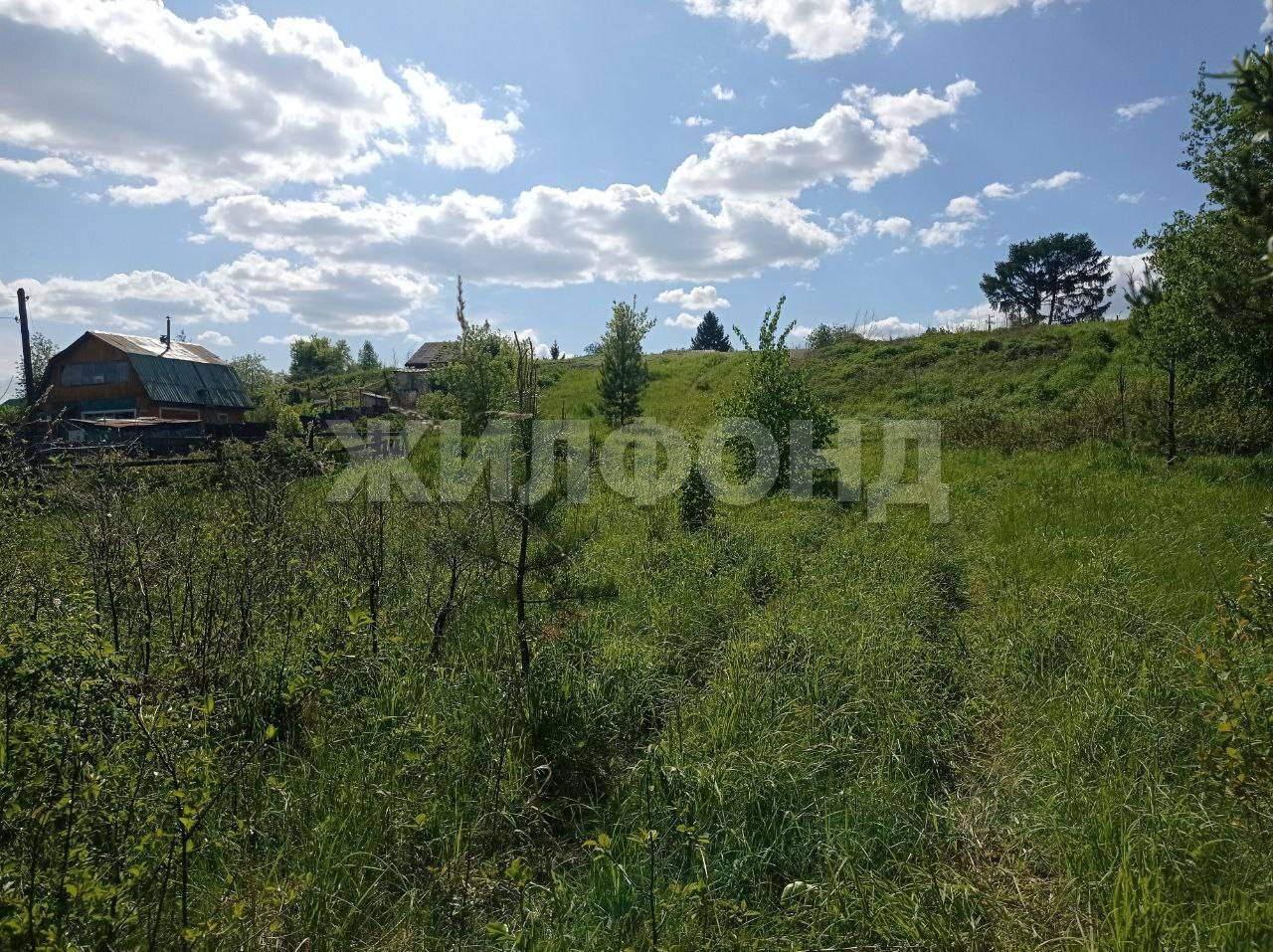 Продам земельный участок 1300 м.кв.