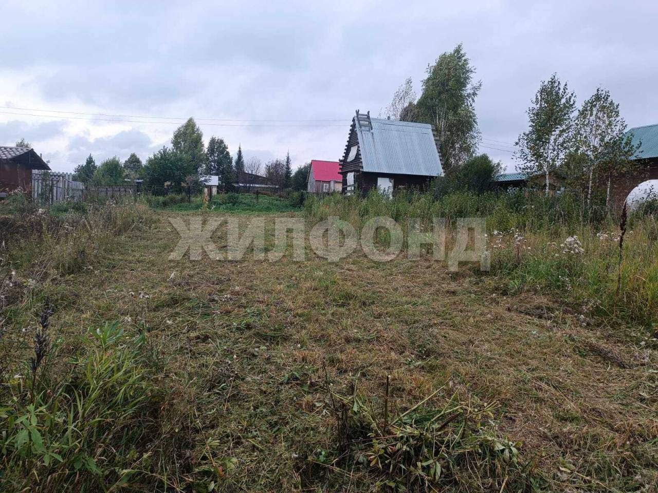 Продам земельный участок 600 м.кв.