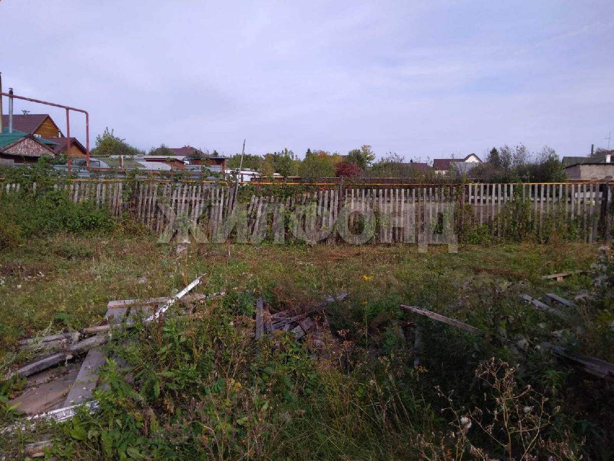 Продам земельный участок 1305 м.кв.