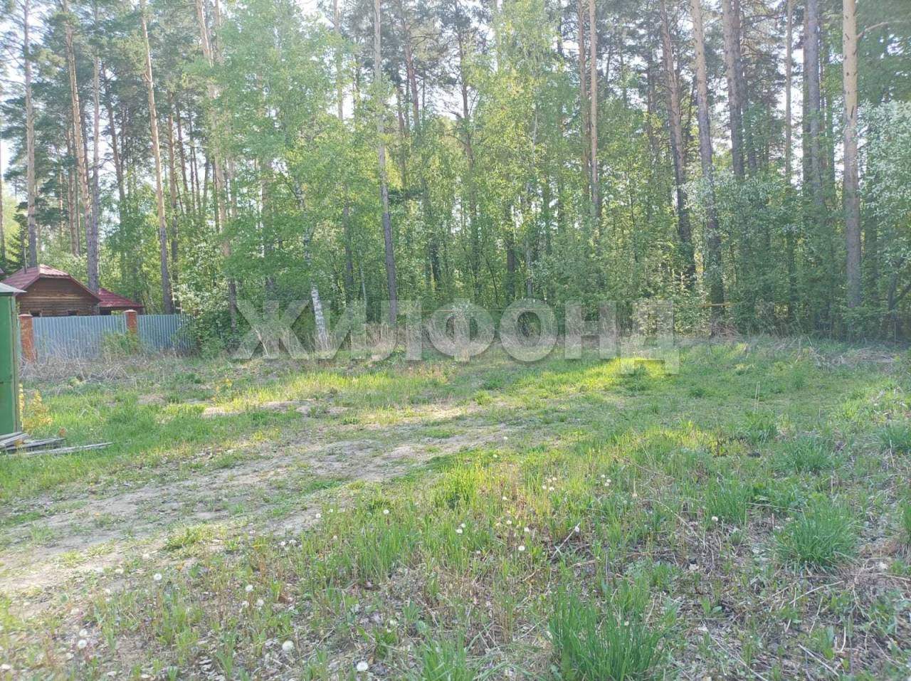 Продам земельный участок 1000 м.кв.
