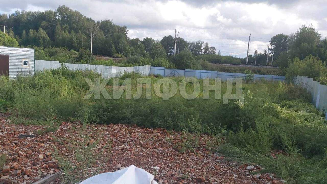 Продам земельный участок 1300 м.кв.