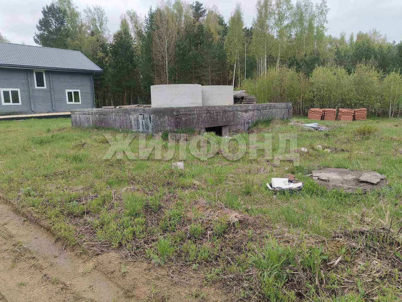 Продам земельный участок 1000 м.кв.