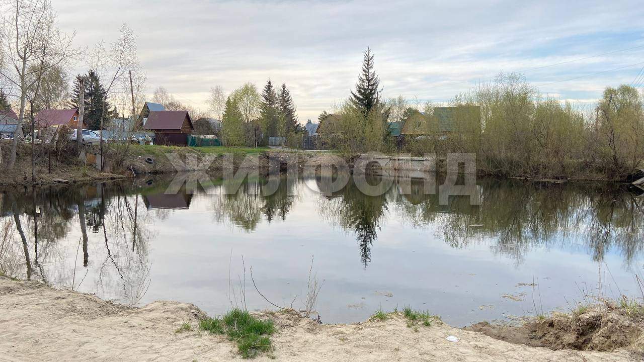 Продам земельный участок 730 м.кв.