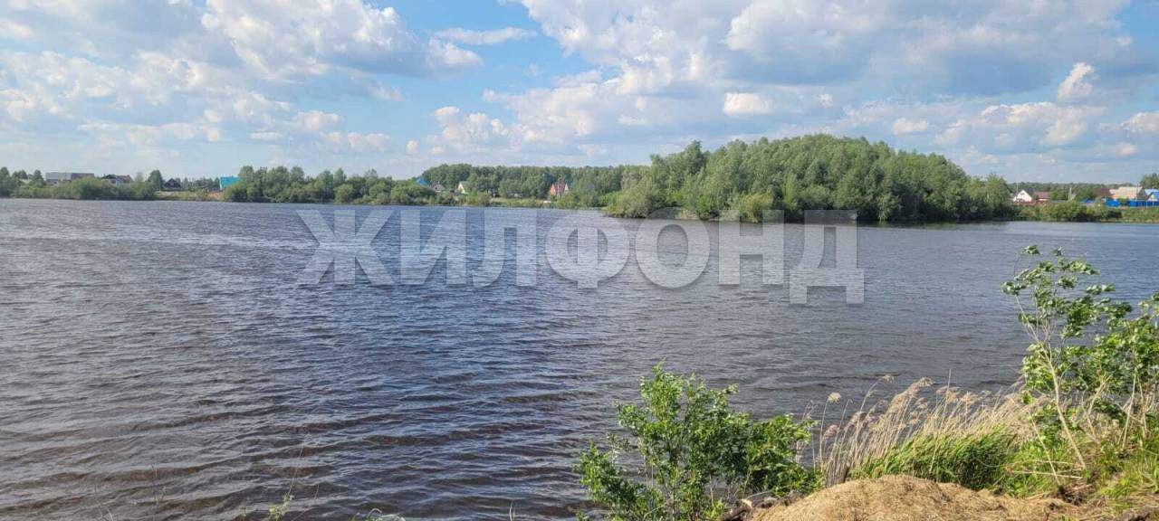 Продам земельный участок 1300 м.кв.