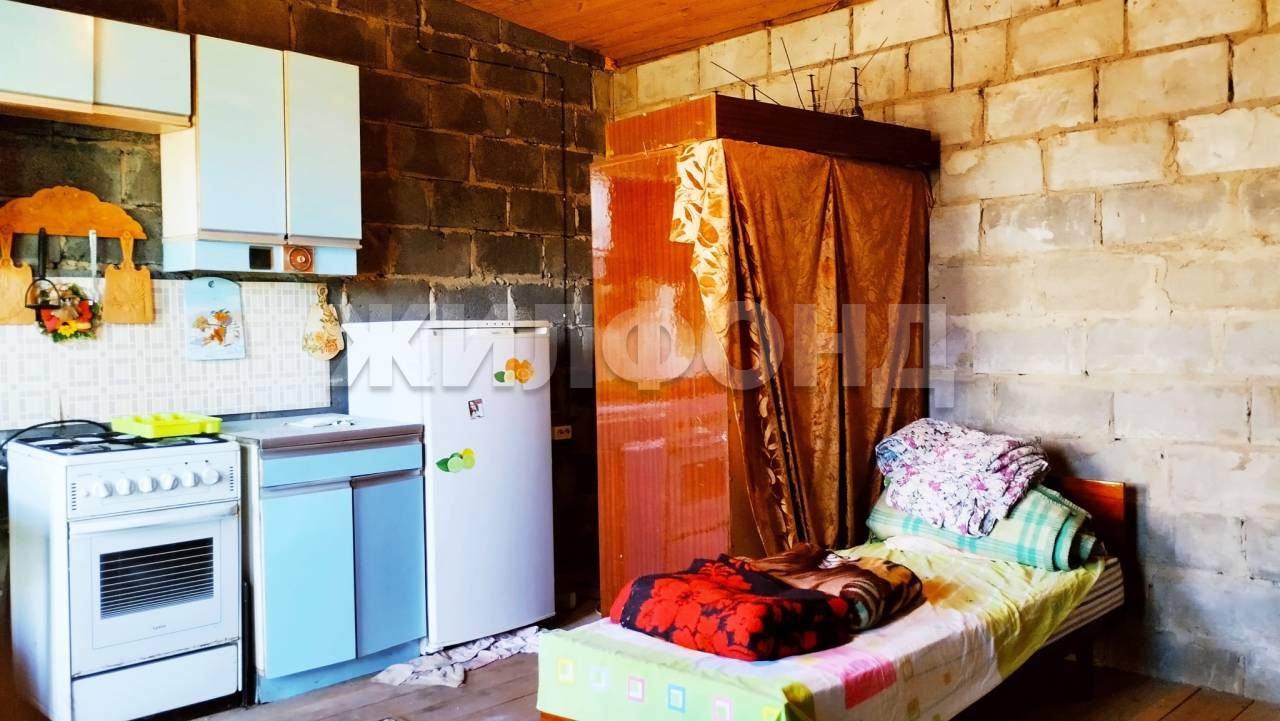 Продам земельный участок 1200 м.кв.
