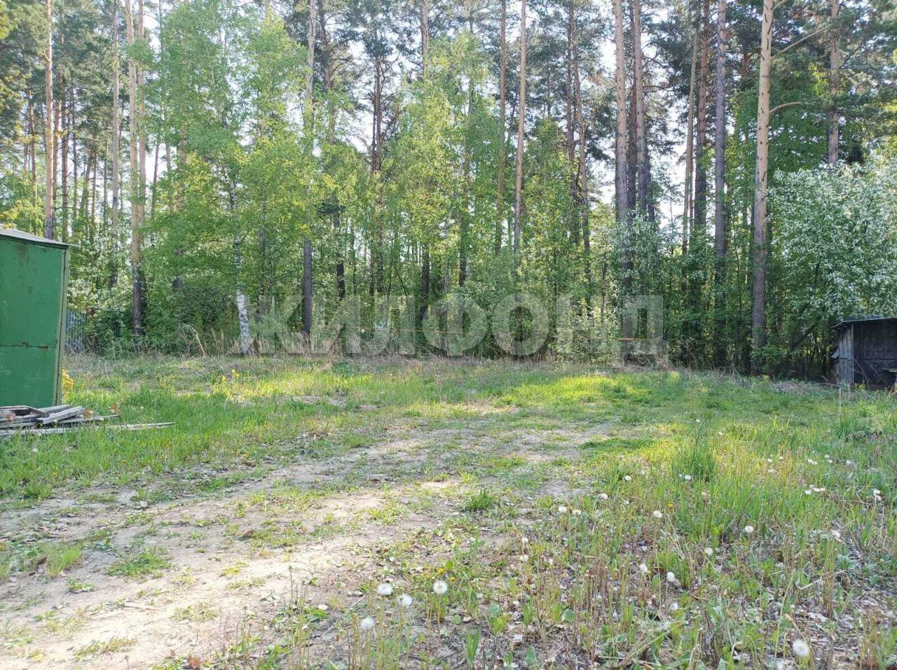 Продам земельный участок 1000 м.кв.