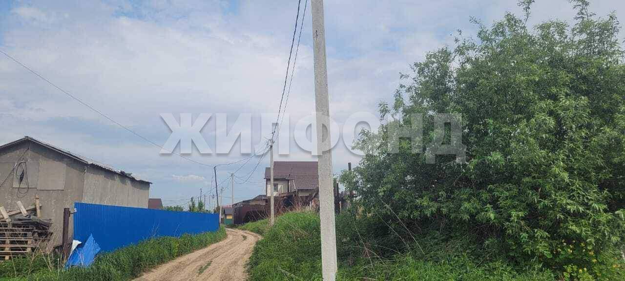 Продам земельный участок 1300 м.кв.