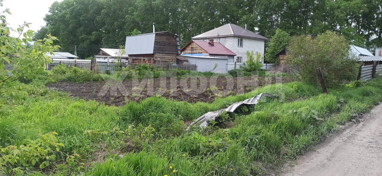Продам земельный участок 724 м.кв.
