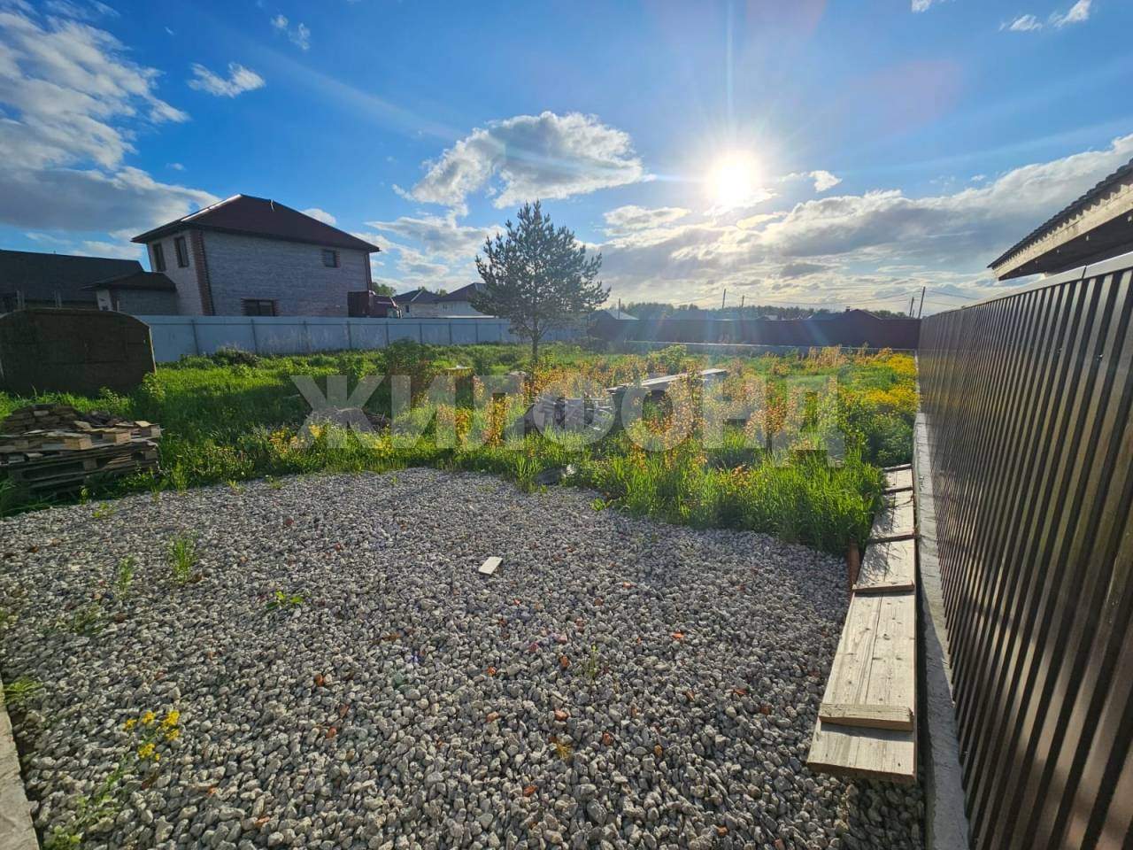 Продам земельный участок 1090 м.кв.