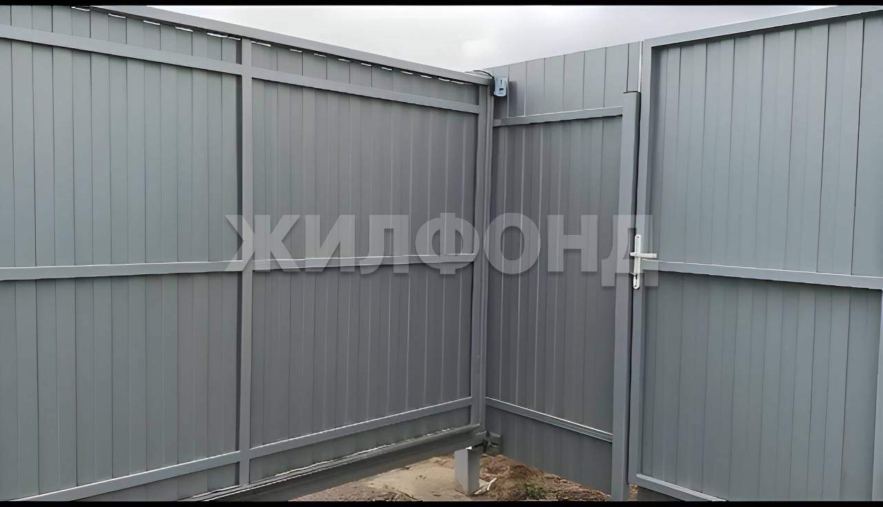 Продам земельный участок 1100 м.кв.